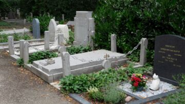 W Sopocie dbają o groby osób, które w życiu zmagały się z bezdomnością