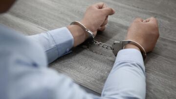 Sopoccy stróże prawa zatrzymują czterech poszukiwanych mężczyzn podczas jednej interwencji