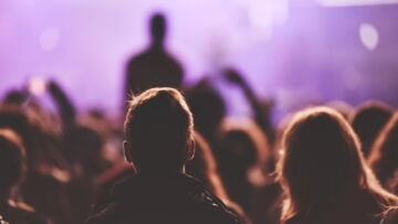 Kazik Staszewski w Sopocie: Fani podzieleni między muzycznym mistrzostwem a krytyką formy