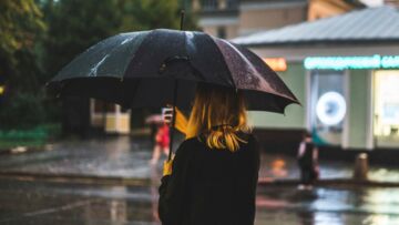 Sopot w letnim chłodzie: Turyści narzekają na nieprzyjazną pogodę!