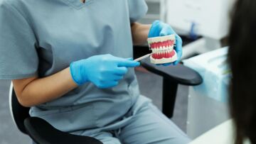 Jak dbać o implant zęba, by służył przez dekady?