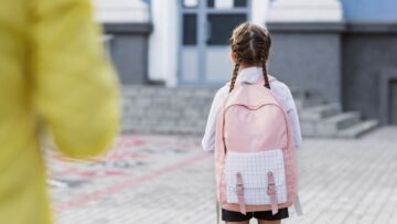 Twórcze warsztaty plastyczne w Sopocie: odkryj piankodruk i stwórz unikalne piórka!