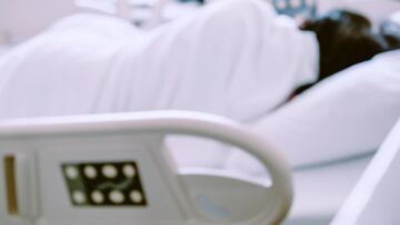 Sopoccy seniorzy, zadbajcie o swoje bezpieczeństwo z teleopieką!