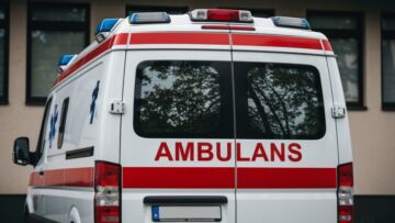 Seniorka zasłabła, policjanci pomogłi